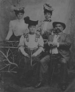 August Bruchwitz und Frau Caroline mit zwei Töchtern
